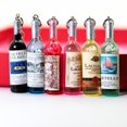 thumbnail image 2 of Llaveros de botella de vino y cerveza de resina para hombres y mujeres, llavero colgante de Color surtido, bolsa de coche, regalo de fiesta de boda, 2 of 4