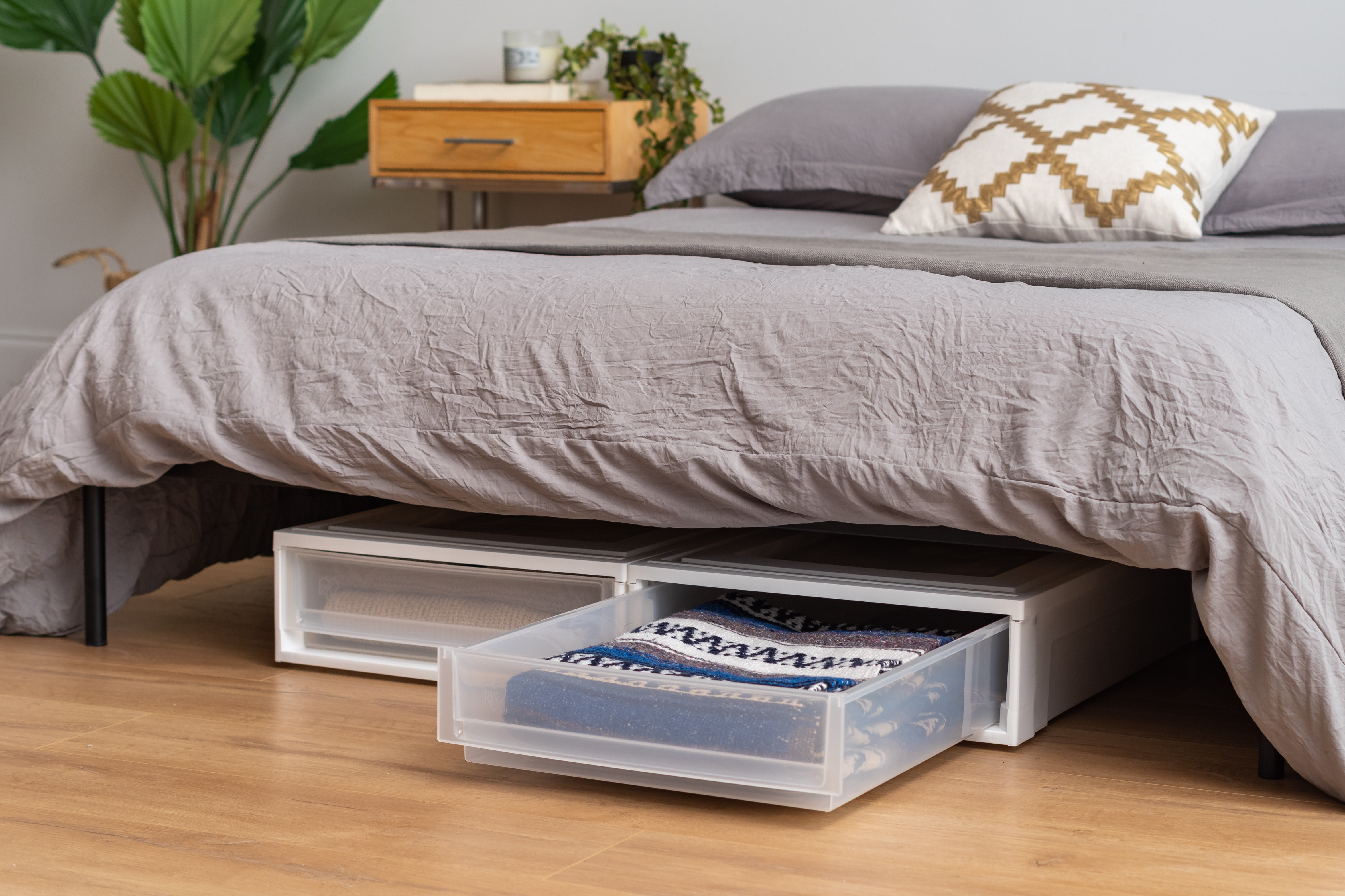 IRIS USA, 27.5 Qt Under Bed Storage Containers, Plastic Storage Drawer, White Chest