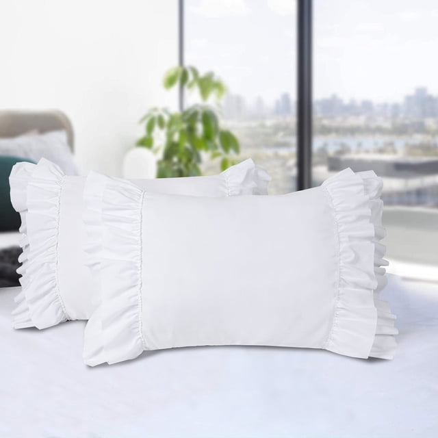 BednLinens Juego de 2 Fundas de Almohada de Microfibra Blanca de 50 X 76 Cm con Volantes, Estilo Victoriano Vintage.