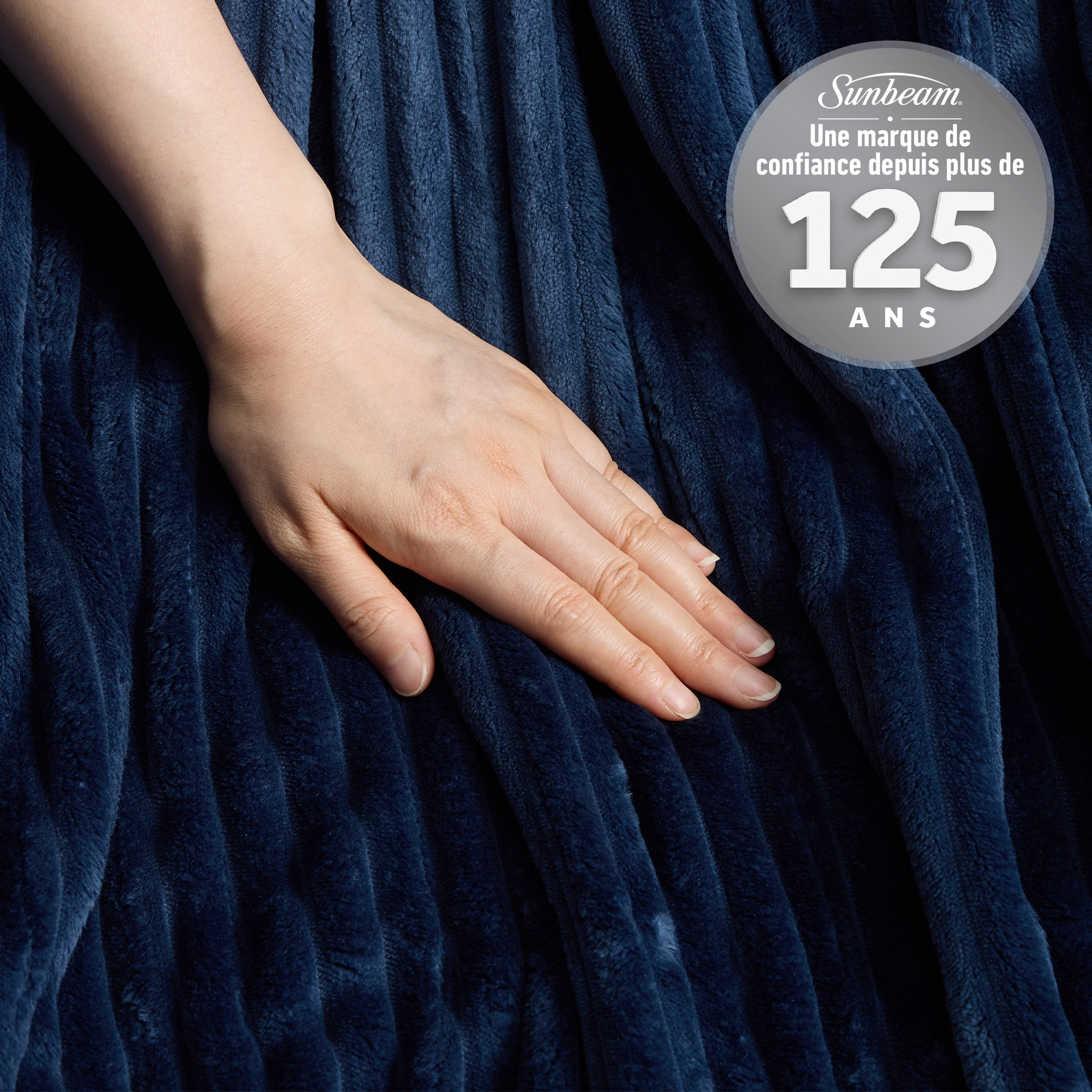 Jeté chauffant extra long en velours côtelé bleu intense quatre réglages de chaleur, arrêt automatique, 127 cm x 177,8 cm (50 po x 70 po) SUNBEAM JETE CHAUFFANT