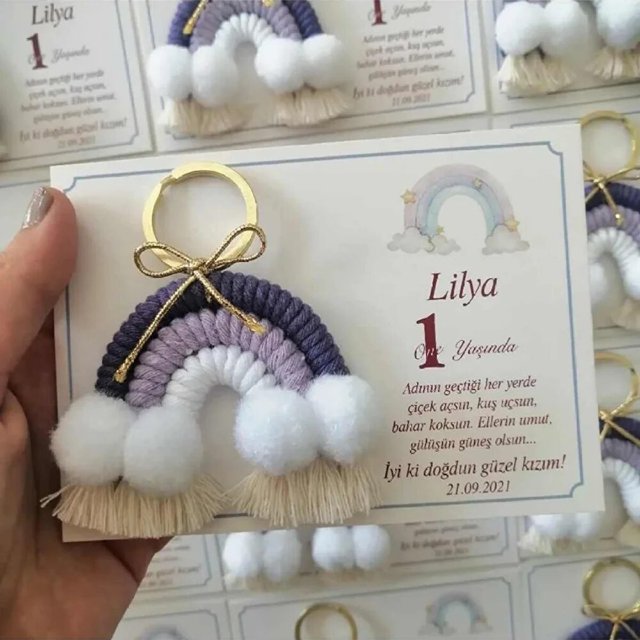 LLavero de arcoíris de macramé, borla, regalo hecho a mano, llavero de macramé, regalo de recuerdo de días especiales