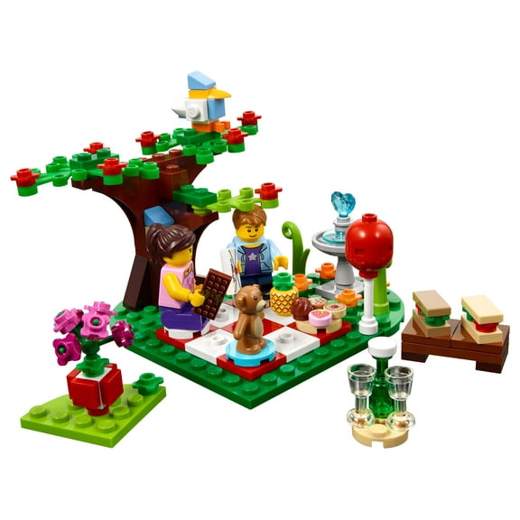 LEGO Romantic Valentine Picnic 40236 Building Set (126 Pieces)