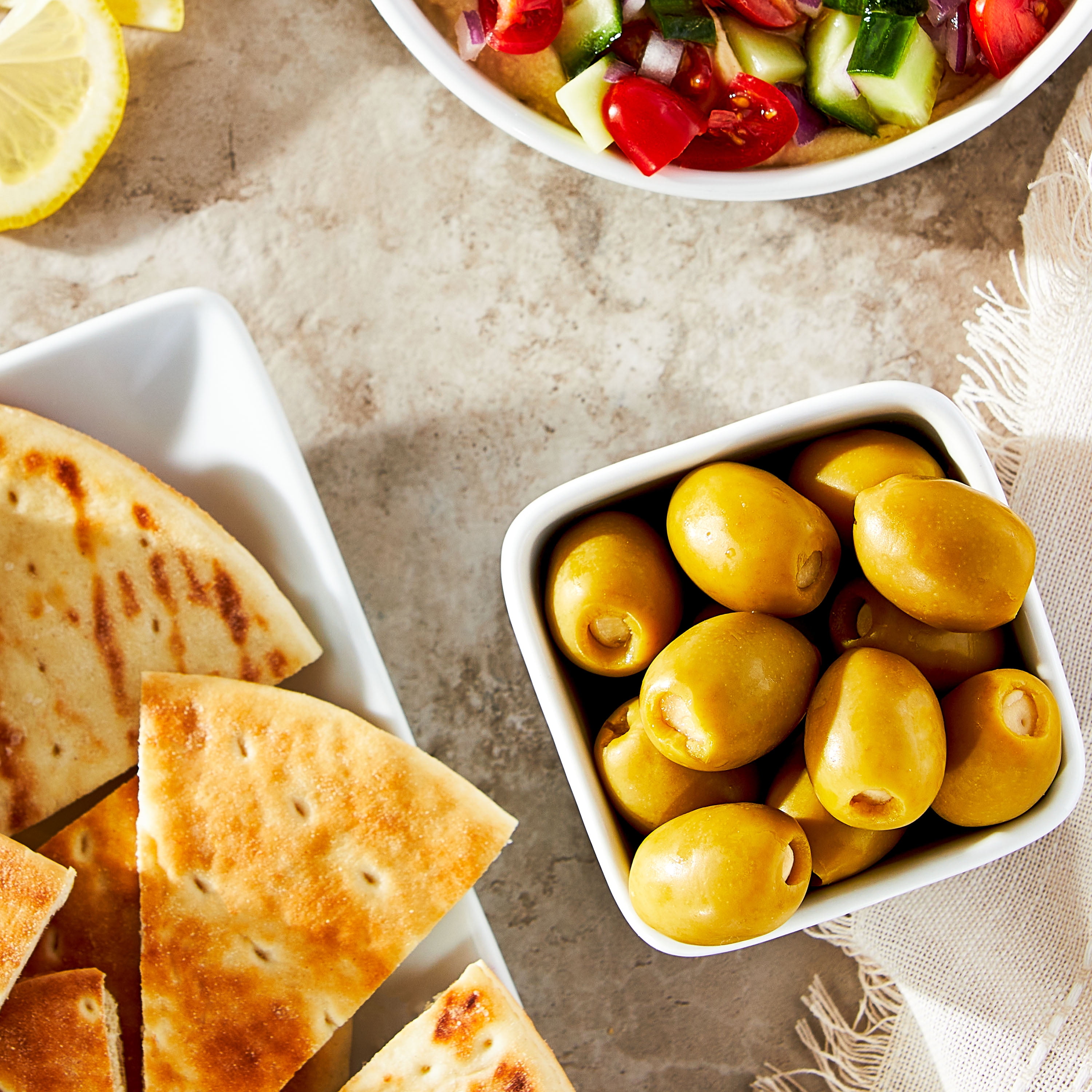 Great Value Stuffed Garlic Green Olives, 7 oz Jar