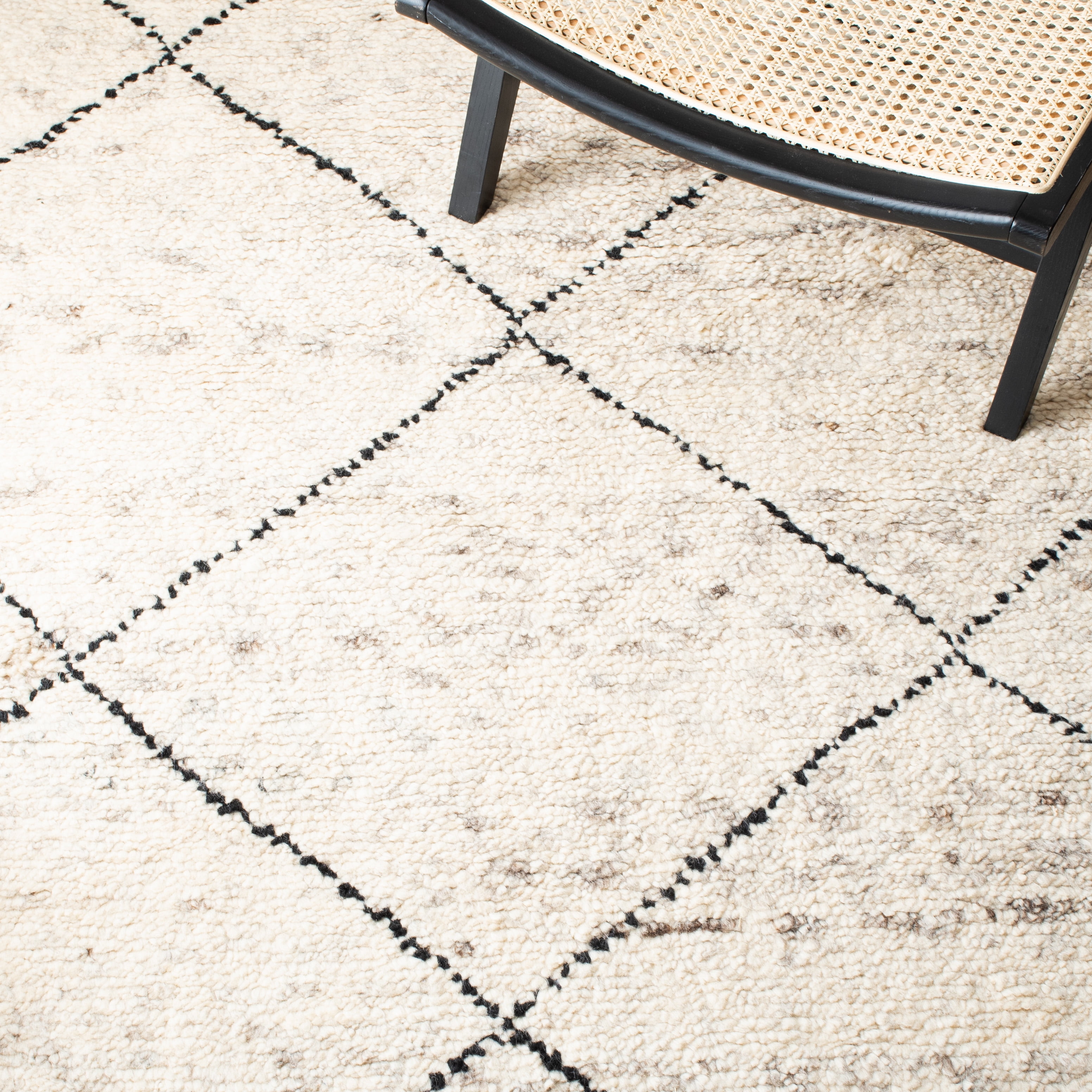 SAFAVIEH Casablanca Astrid Geometric Wool Area Rug, Ivory/Black, 9' x 12'