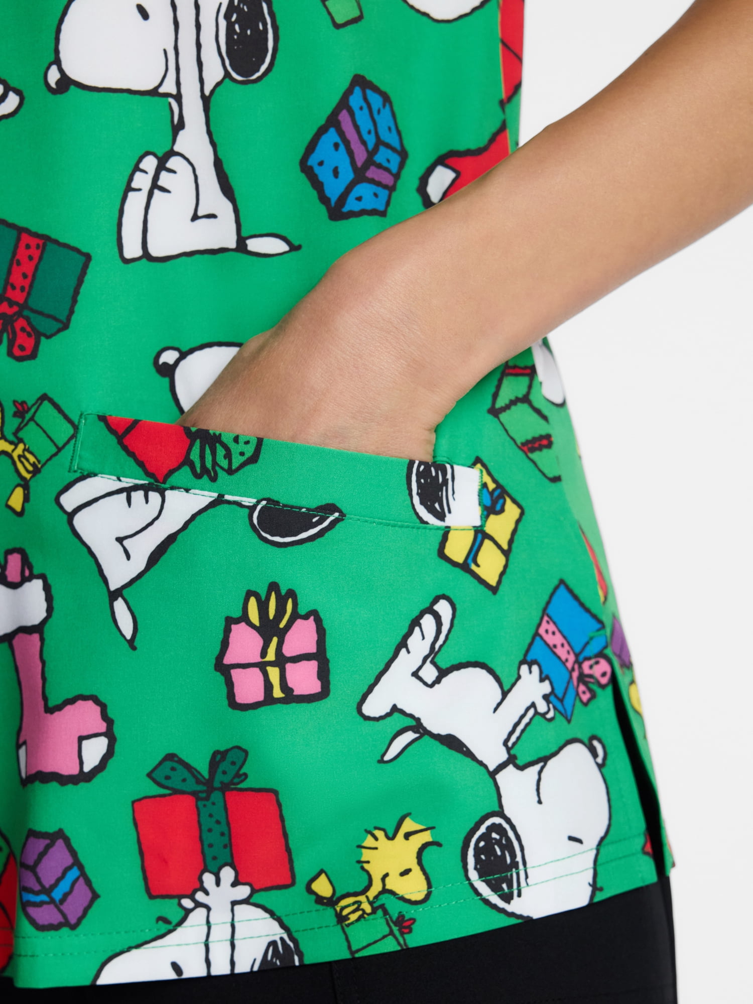 Peanuts Women's Holiday Scrub Top with Short Sleeves, Sizes S-XXXL