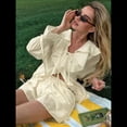 thumbnail image 4 of Conjuntos de Dos Piezas para Mujer, Camisa de con Larga, Peplum y Ribete de Encaje, Pantalones Cortos de Pierna , Conjuntos para Vacaciones y Viajes Beige S, 4 of 10