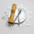 thumbnail image 4 of Manteles individuales metálicos de vinilo prensado de 3,9 "× 3,9" para decoración de mesa de comedor, manteles individuales plateados con copo de nieve ahuecados, 4 of 5