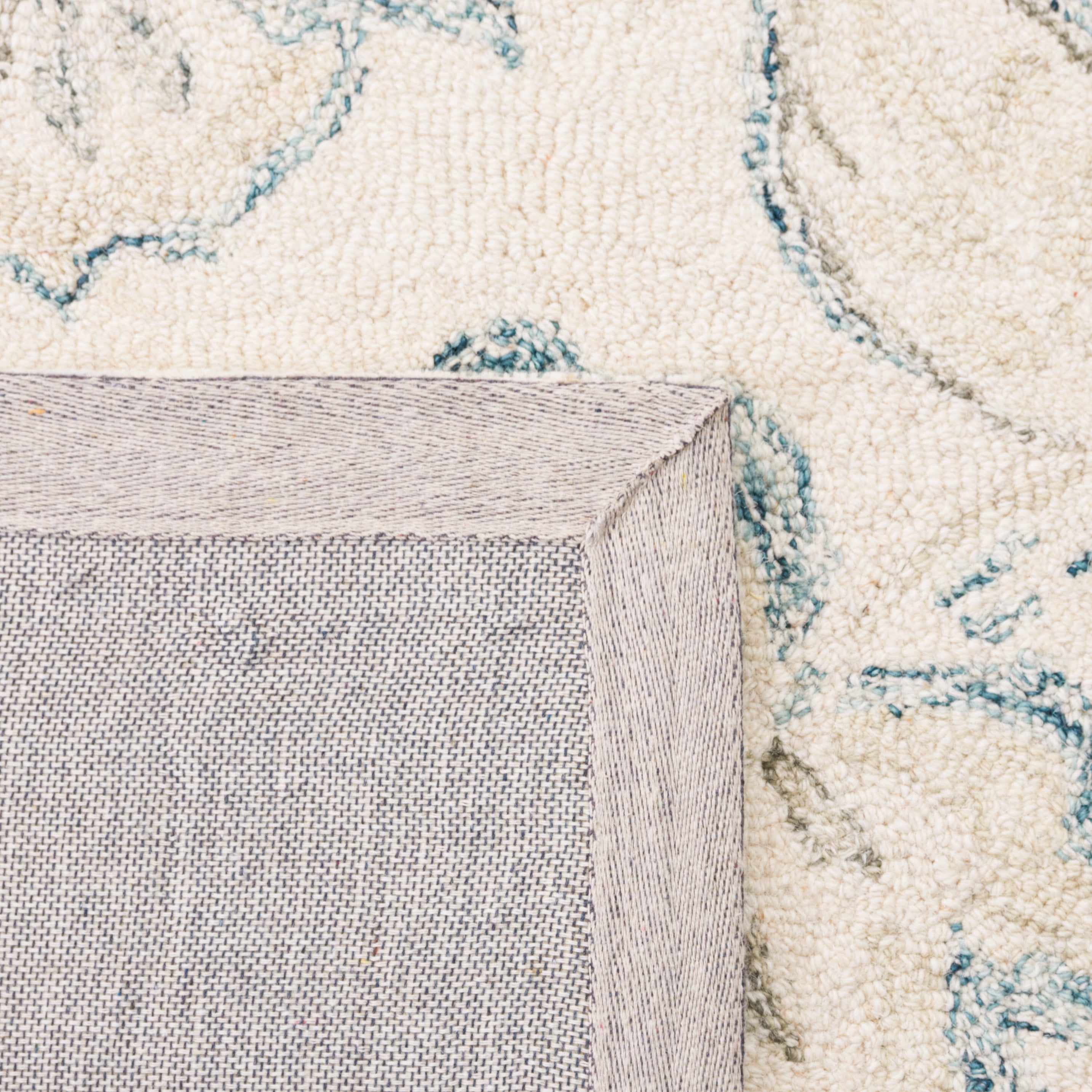 SAFAVIEH Micro-Loop Arda Floral Area Rug, Ivory/Blue, 5' x 8'