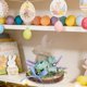 thumbnail image 4 of Figura De Conejo De Plástico Adorno de madera con forma de huevo de Pascua azul con diseño de flor artificial y conejo para decoración de escritorio del hogar (1 unidad) JASKFLY, 4 of 7