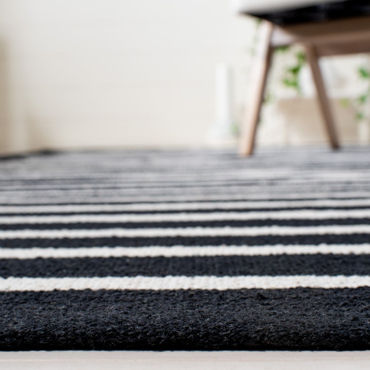 SAFAVIEH Montauk Amadine Striped Cotton Area Rug, Black/Ivory, 8' x 10'
