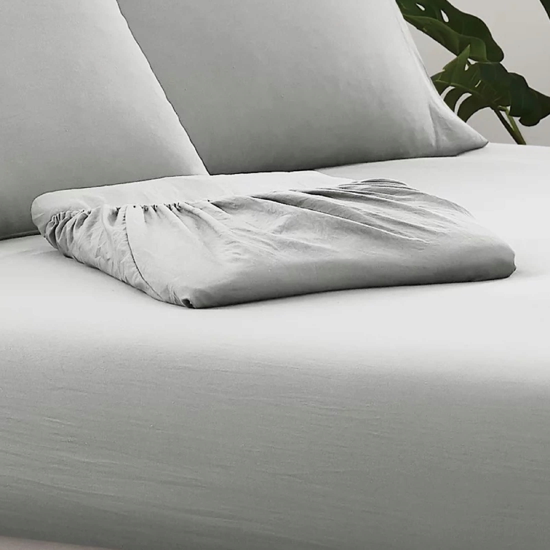 London Fog Moisture Wicking Microfiber Sheet Set, 2 Fitted Sheets and 2 Pillowcases, Silver, Twin/Twin-XL