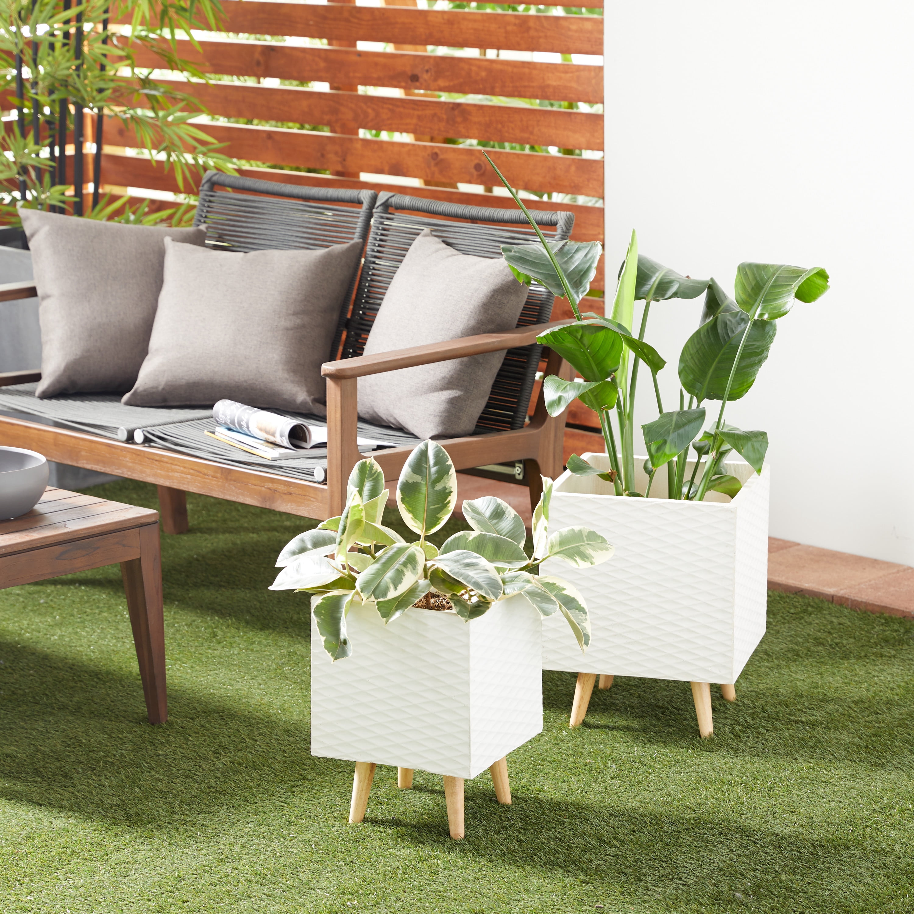 DecMode 16", 18"H Indoor Outdoor White Ceramic Planter with Wood Legs (2 Count)