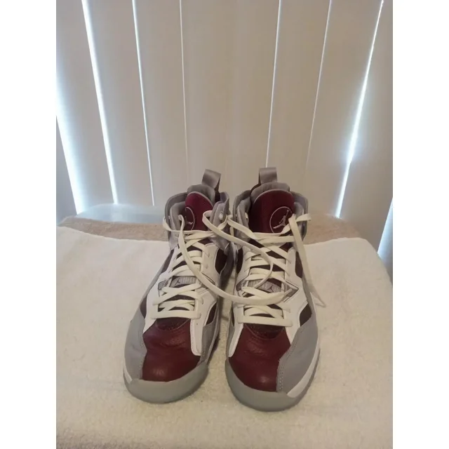 Jo r-dan Men's Jumpman Trey White Red & Gray Sneakers Size 11.5 SO 1925-103