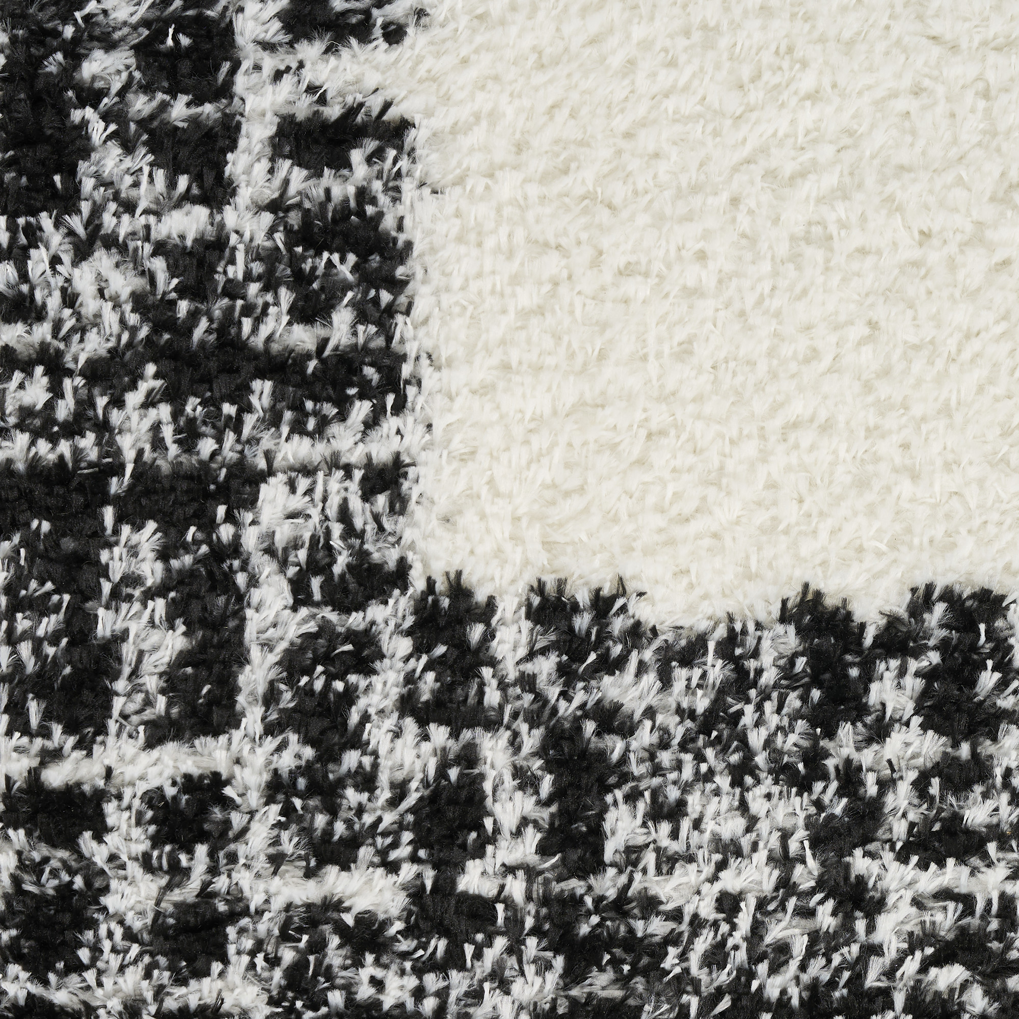 Nourison Pacific Shag 5'3" x 7'3" Ivory Black Shag Indoor Rug