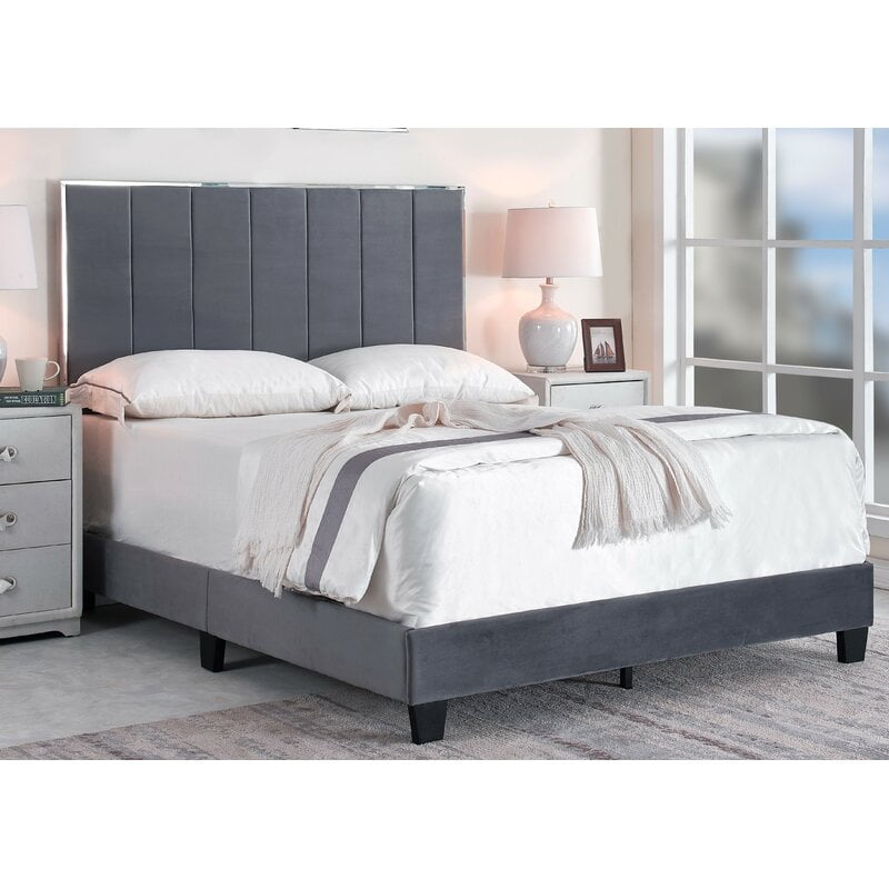 Uspridefurniture Aayush Upholstered Standard Velvet Full Size Bed