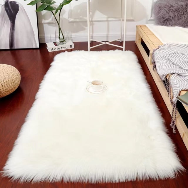 1 alfombra de piel sintética de color marrón claro y beige, mullida, para dormitorio pequeño; composición del material: 100 % acrílico
