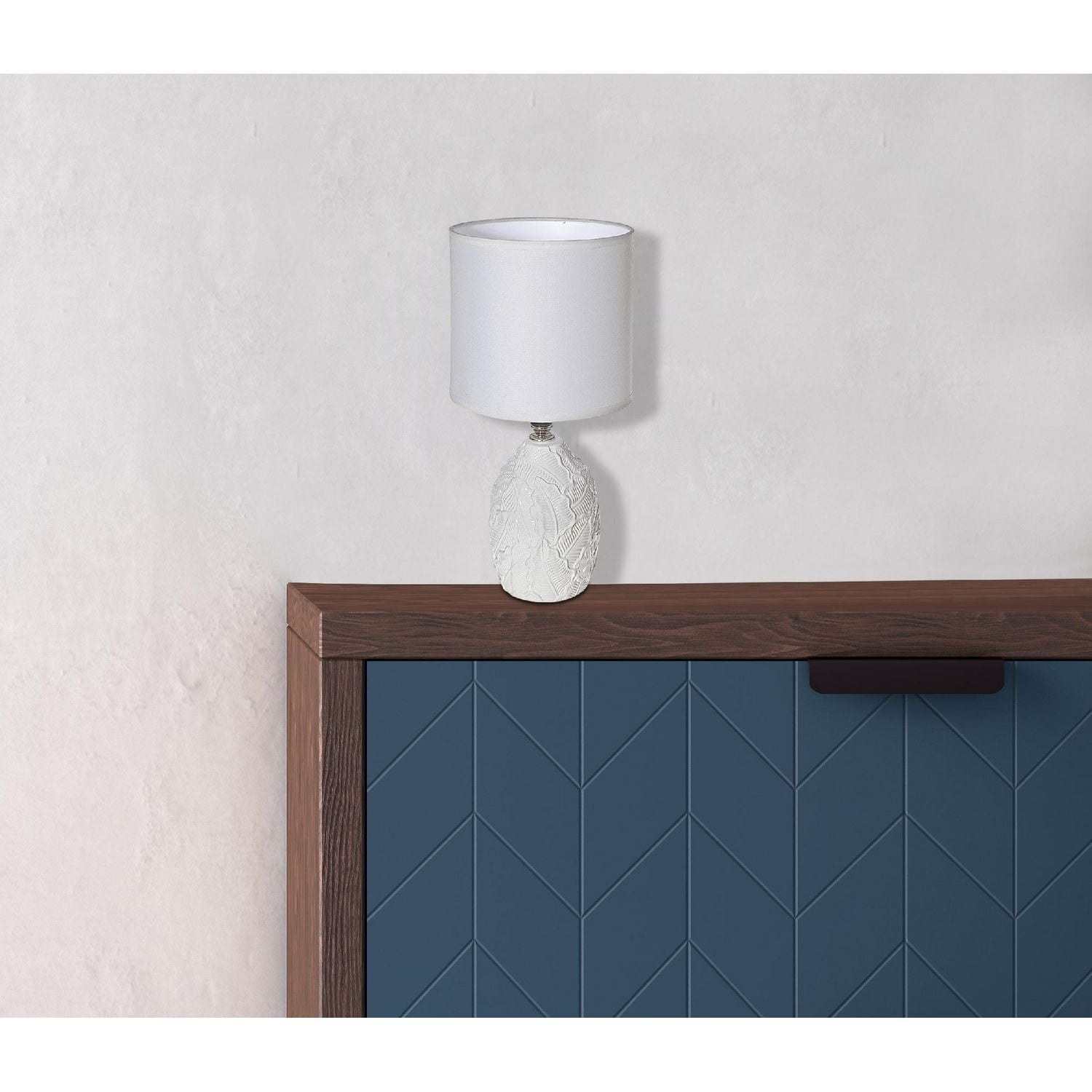 Ceramic Table Lamp With Shade Leaflet