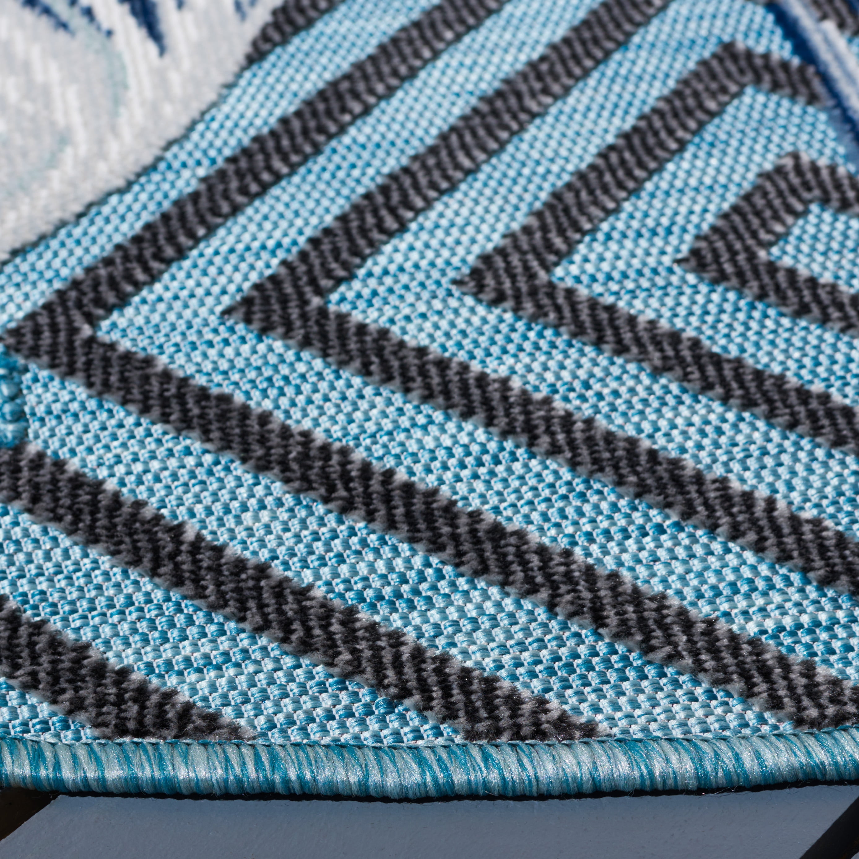 SAFAVIEH Cabana Salima Indoor/Outdoor Area Rug, Aqua/Navy, 7' x 7' Round