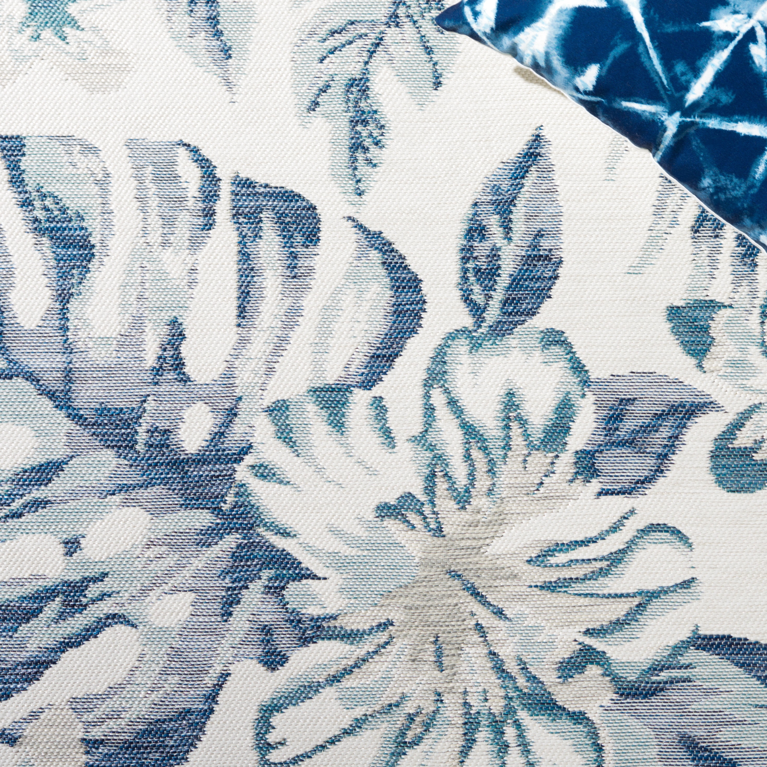 SAFAVIEH Sunrise Cole Floral Reversible Indoor/Outdoor Area Rug, Ivory/Blue Grey, 4' x 5'7"