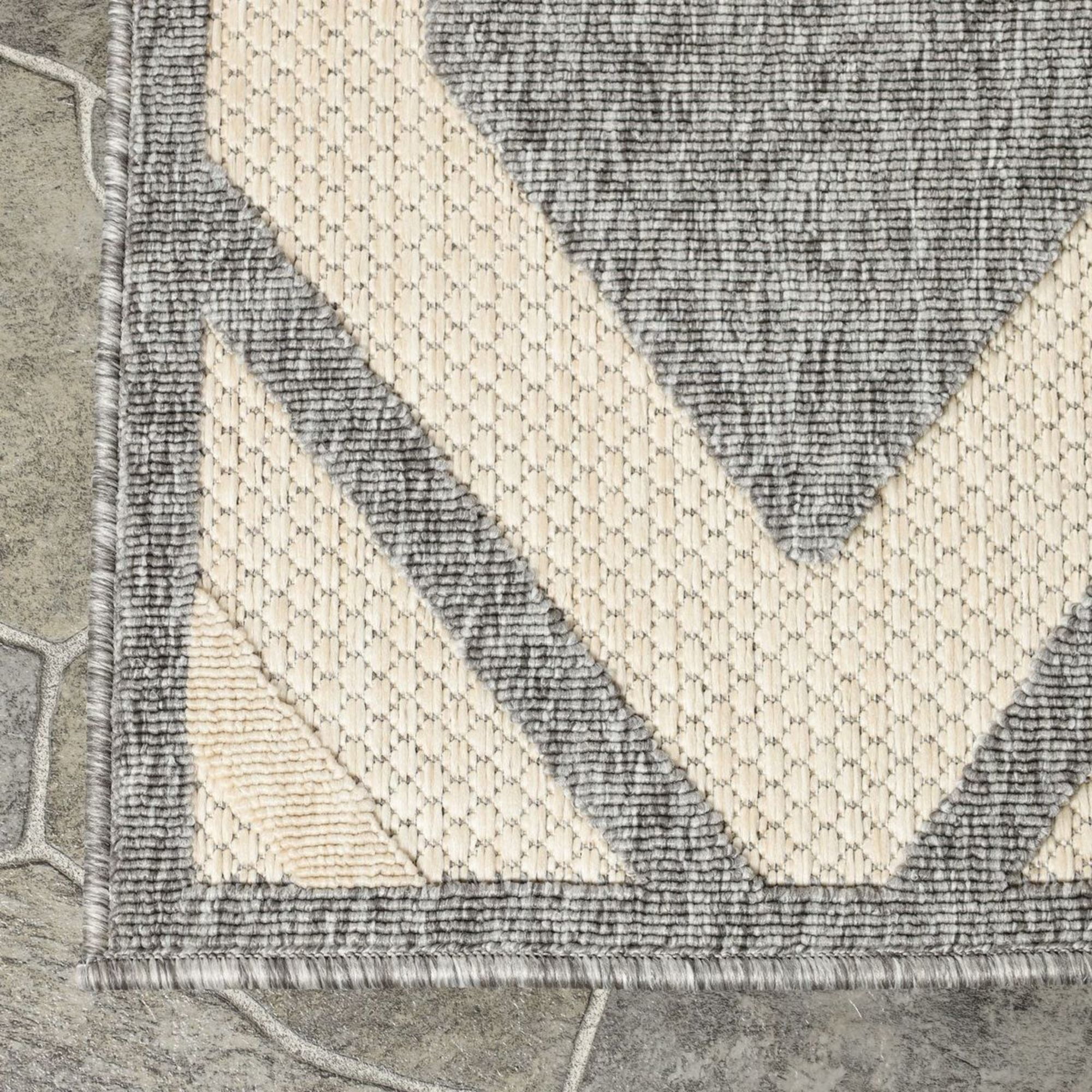 Modern Diamond Geometric Lattice Indoor/Outdoor Area Rug, Cream, 5' 2" x 7' 2"