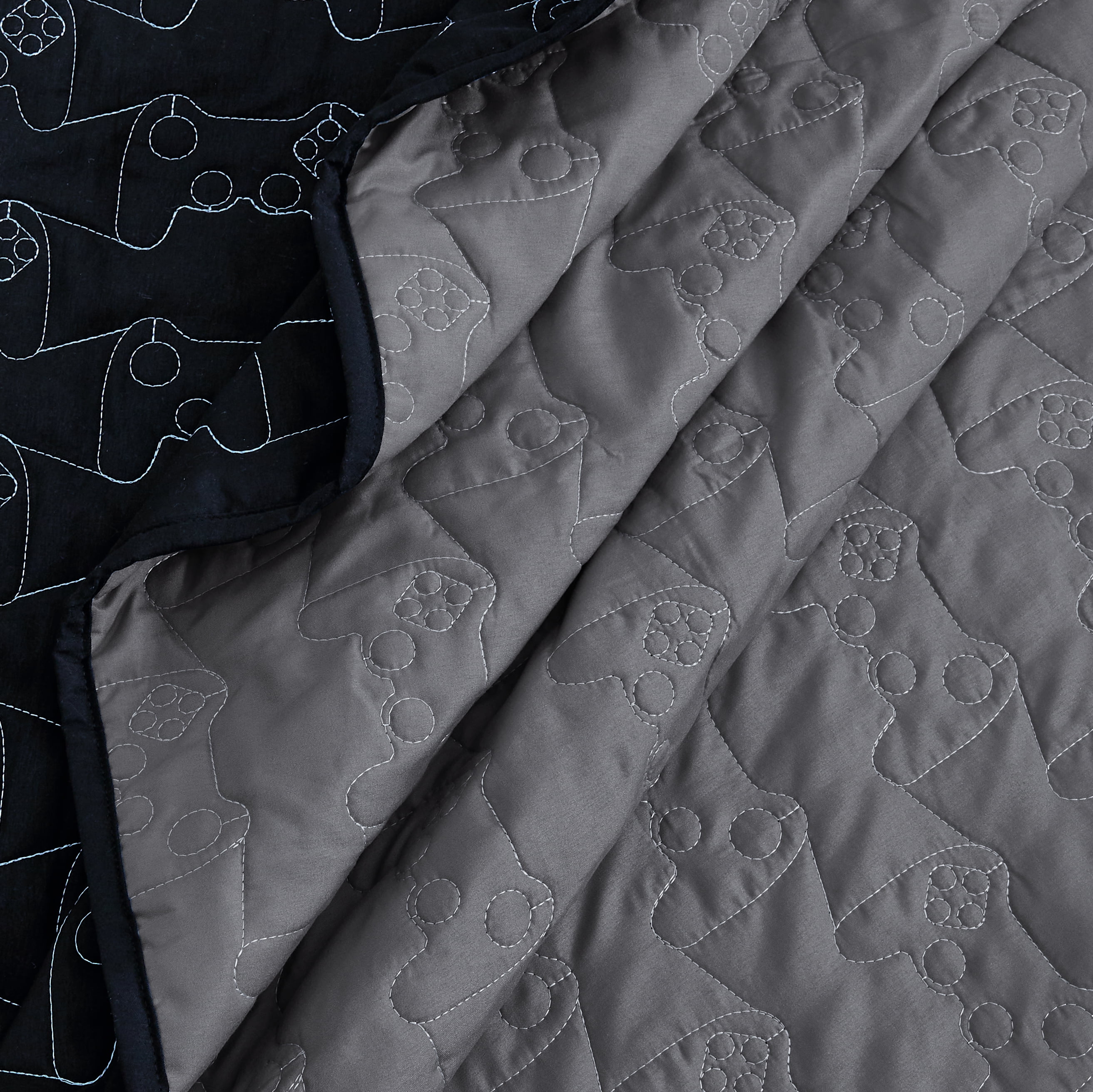 Your Zone Quilt Set with Sheets Games Polyester Basic Weave Quilts, Full - Reversible