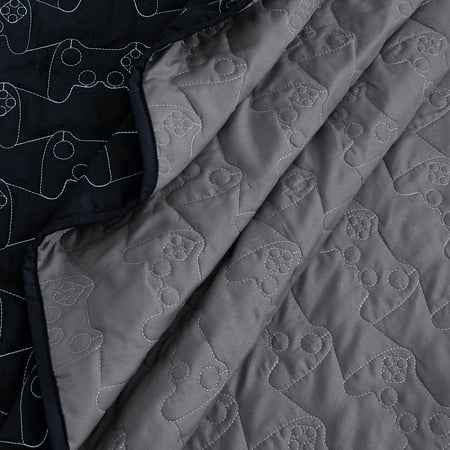 YOUR ZONE KIDS BLACK AND GRAY REVERSIBLE QUILT SET WITH GRAY SHEETS, GAMER, FULL, 7 PIECE, MICROFIBER POLYESTER