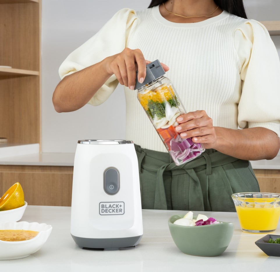 Open Box Black & Decker Single Serve Blender, two 20 Oz Dishwasher Safe Tritan Plastic Travel Jars, Spill-Resistant Travel Lids, 300 W, On/Off & Pulse Control Button, Stainless Steel Blade, White PB2209BDW