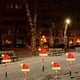 thumbnail image 5 of Luces solares LED navideñas con forma de gorro navideño, luz solar cálida para jardín o patio. Decoración navideña para exteriores. Incluye cinco luces solares navideñas de plástico., 5 of 8