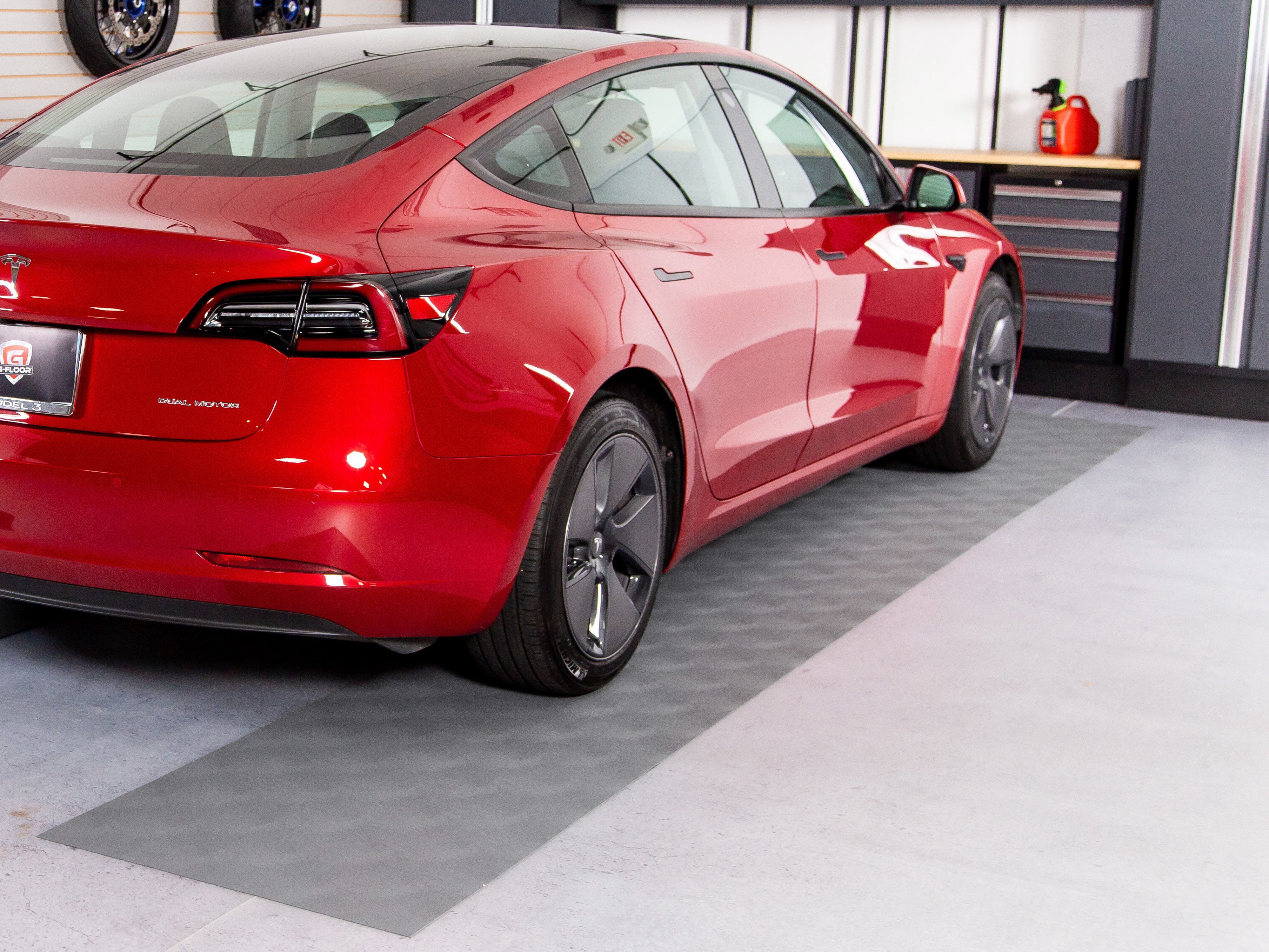 G-Floor 30 in. x 17 ft. Levant Vinyl Garage Runner - Slate Grey