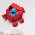 thumbnail image 2 of Juguete de baño Manhattan Toy con forma de cangrejo de neopreno con esponjas y chorros, 2 of 7