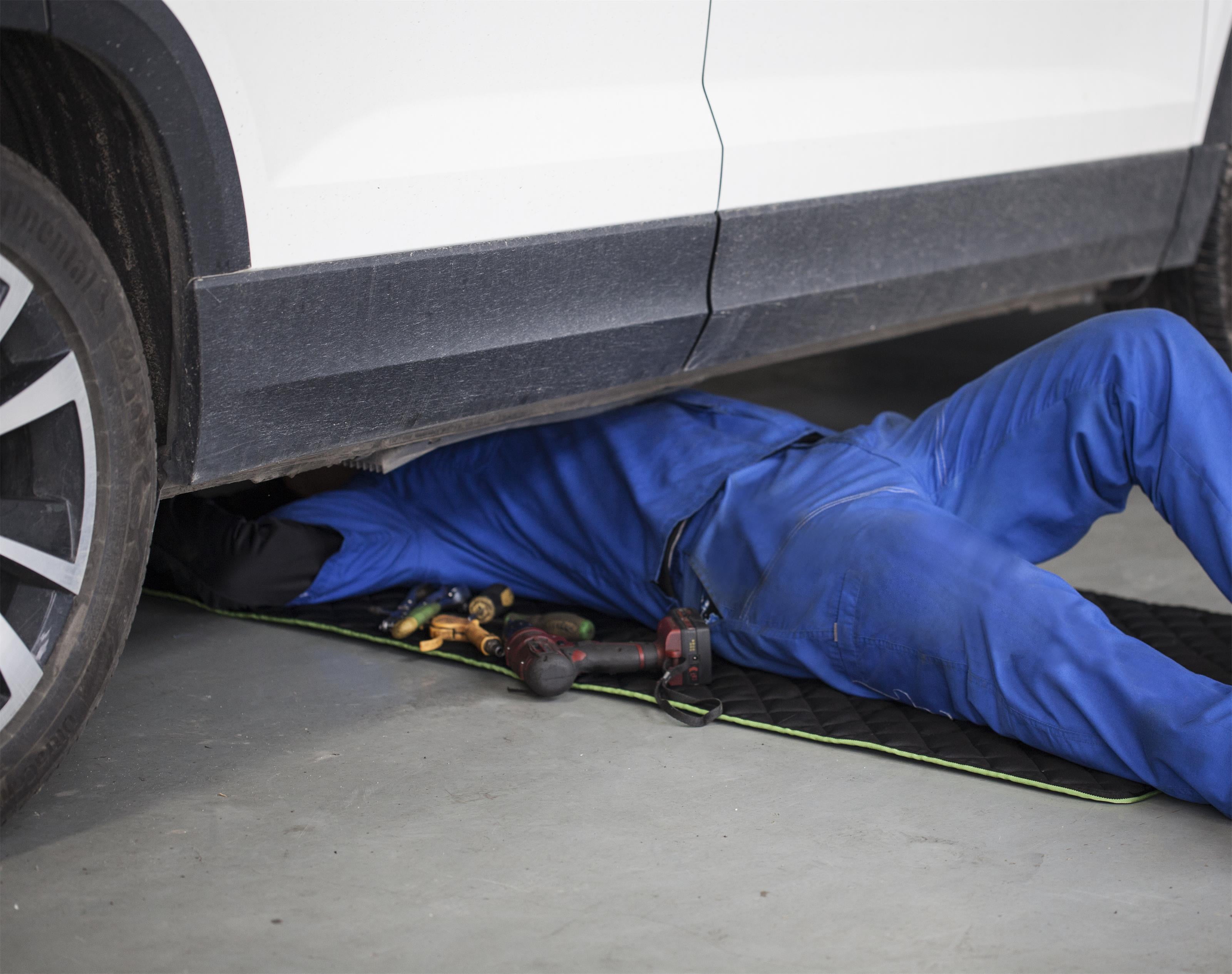 Auto Drive Car Repair Mat, Thick Padding, Portable Design, Floor Mat, Black