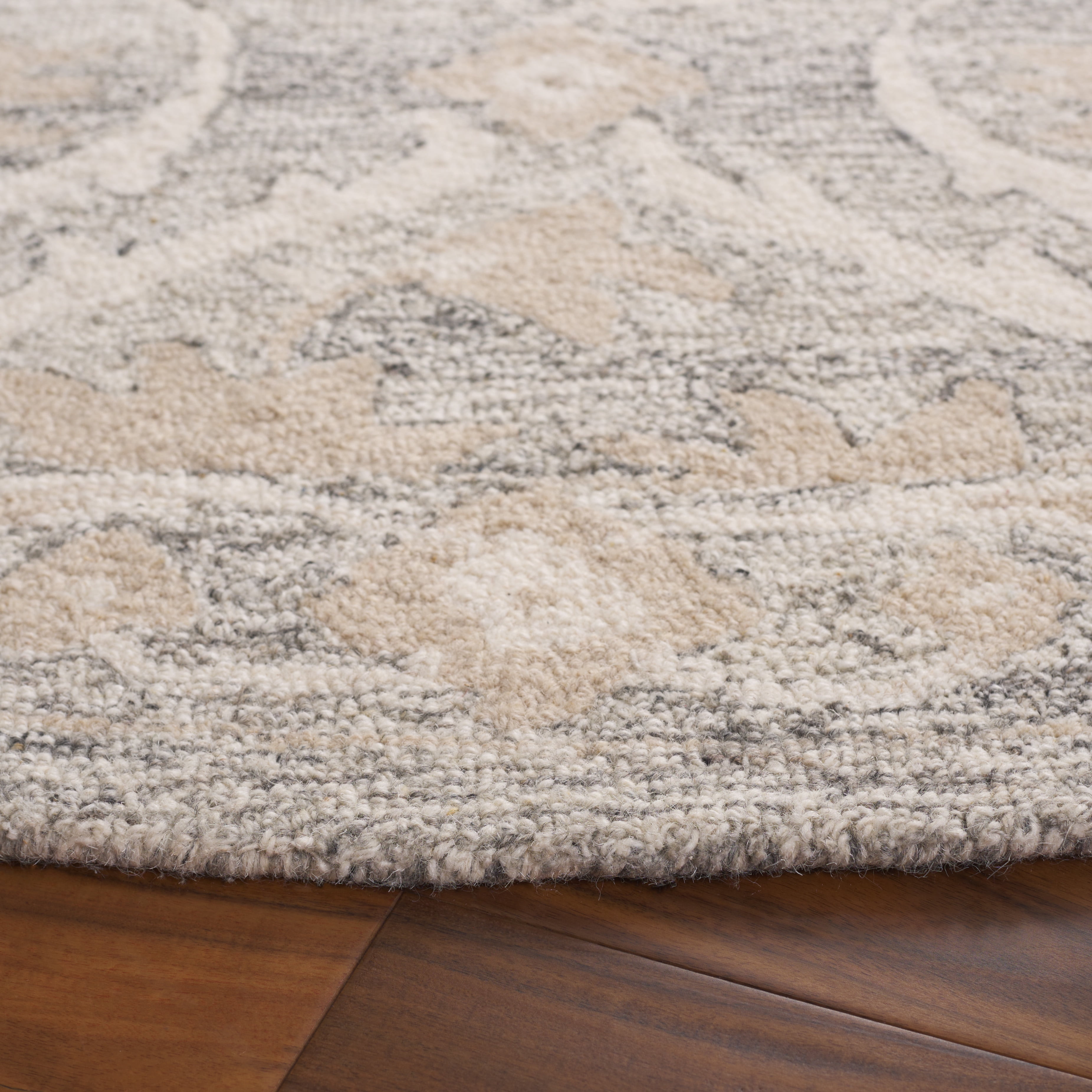 SAFAVIEH Blossom Donella Floral Area Rug, Gray/Ivory, 6' x 6' Round