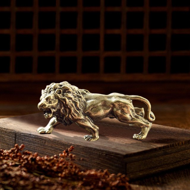 Statue de Lion en Cuivre Petit Ornement Rétro Décoratif pour le Bureau d'Étagère de Table