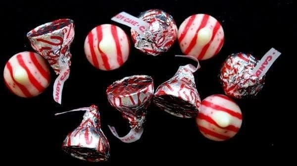 Hershey’s Candy Cane Kisses, Peppermint Creme Candy with Candied Bits, 4.17 lb Bulk Bag