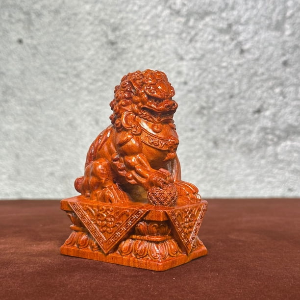 Ebony wood carved lion figurines, a pair of lions, solid wood home decorations for the entrance and living room, creative ornaments and handicrafts.