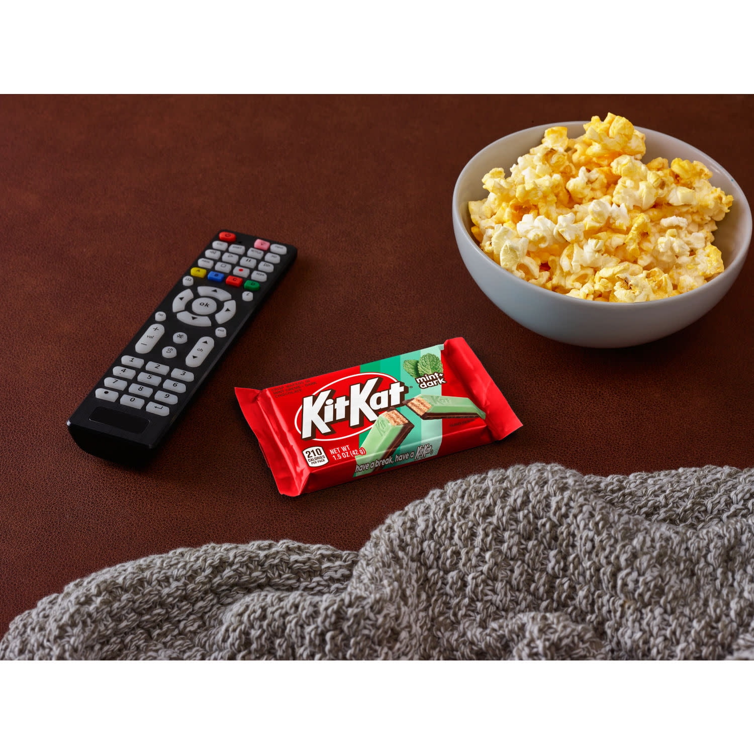 Kit Kat Duos Dark Chocolate Mint Wafer Candy, Bars 1.5 oz, 24 Count