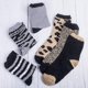 thumbnail image 5 of Calcetines mullidos para mujer - Calcetines térmicos cómodos Calcetines cálidos - Calcetines suaves y peludos con estampado de leopardo - Calcetines gruesos para el invierno, 5 of 5