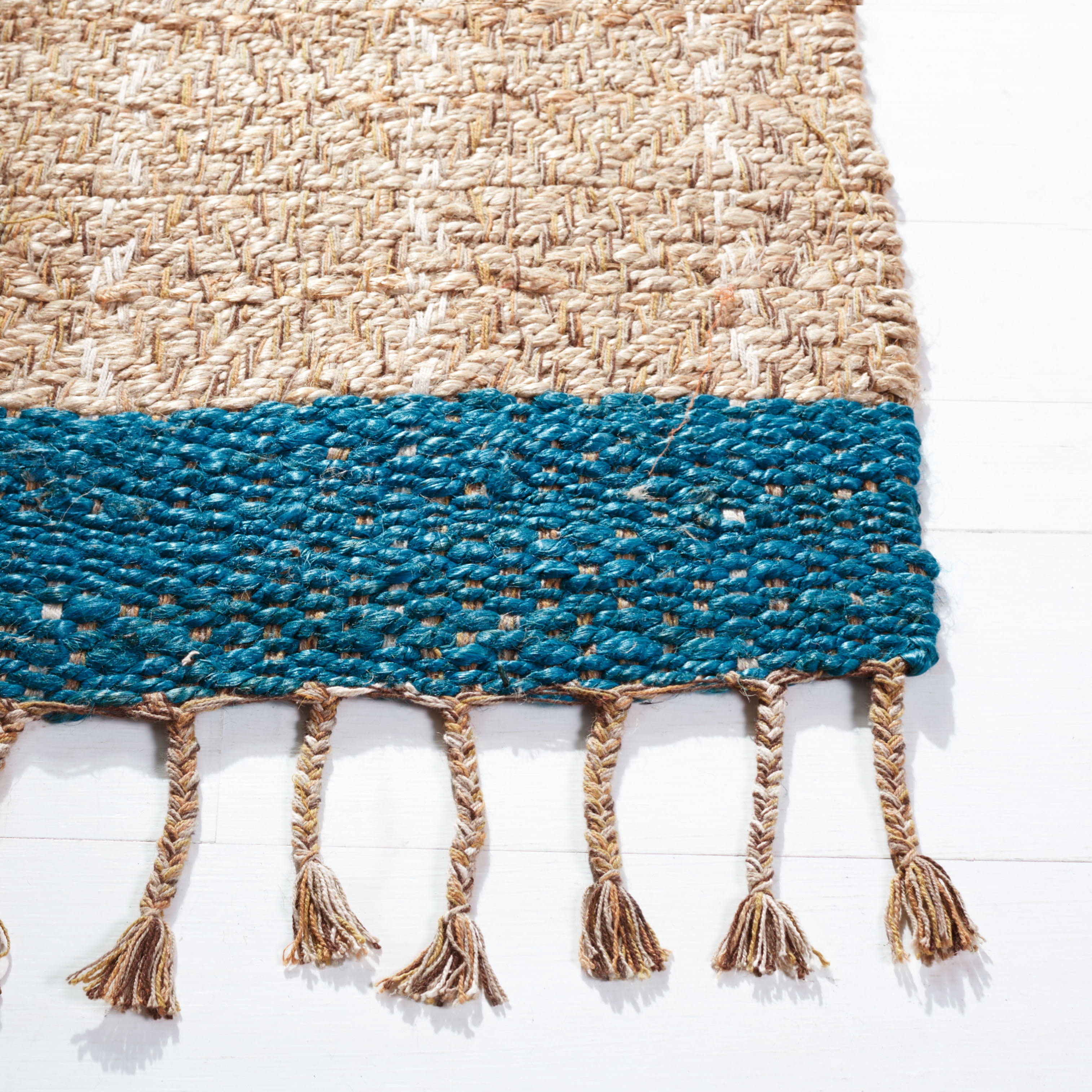 SAFAVIEH Cape Cod Kristen Distressed Area Rug, Blue/Natural, 5' x 8'