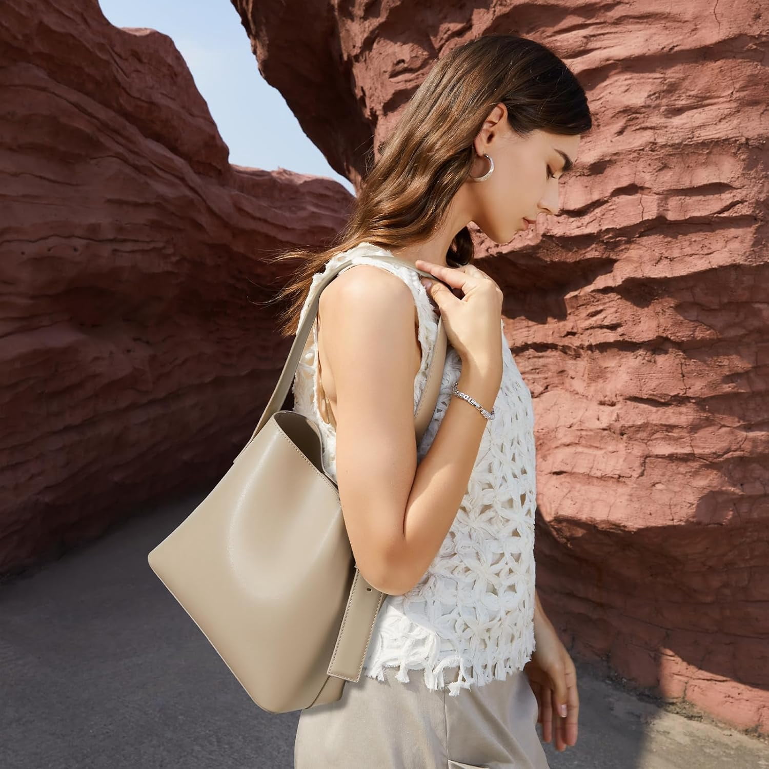 Bucket Bag Leather Shoulder Purses for Women Trendy Adjustable Strap