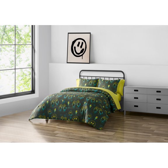 Luigi 5pc/7pc Graffetti Gamer Printed Bed in a Bag for Kids, Reversible Comforter set with bed sheets