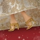 thumbnail image 4 of Muñeca de moda Barbie Signature 2025 Holiday con cabello castaño claro, 4 of 6