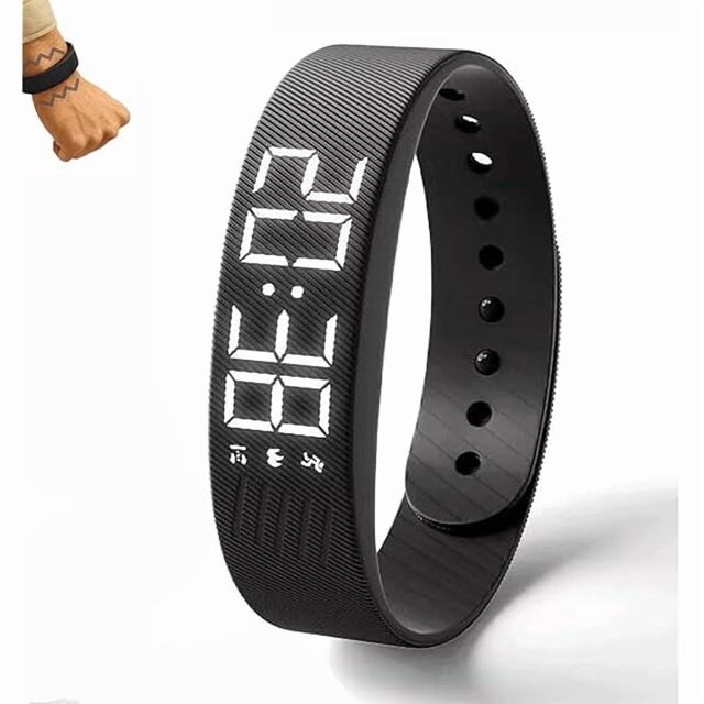 wonima44 fitsleeps alarm clock watch, fitsleeps alarm bracelet for deep sleepers, silent vibration wake up wristband, physical wake-up without sound snooze free smart bracelet for unisex (black) pulsera despertador negra con pantalla LED frontal, vista en 3/4 con correa ajustable de orificios visibles y superficie texturizada; dígitos LED blancos grandes mostrando la hora, fondo claro y recorte pequeño de una muñeca usándola. A menudo usada para despertarse por vibración sin sonido y adecuada para viajes cortos.