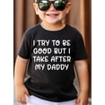 thumbnail image 1 of Camiseta 100 % algodón para niño; "Intento ser bueno, pero me parezco a mi papá"; estampado gráfico divertido en negro con letras blancas, cuello redondo, manga corta, informal, de verano, lavable a, 1 of 6
