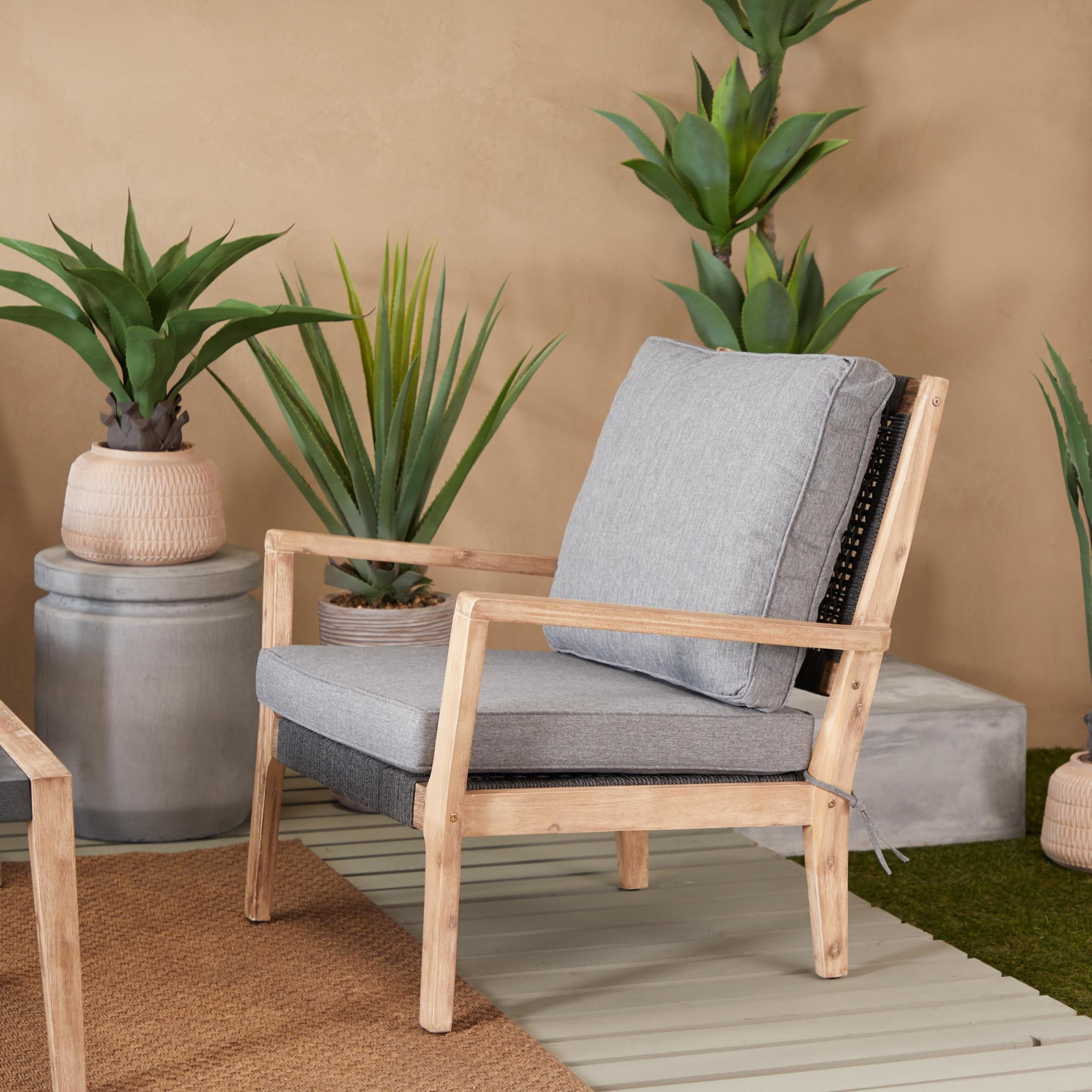 DecMode Wood Outdoor Chair with Cushions - Brown