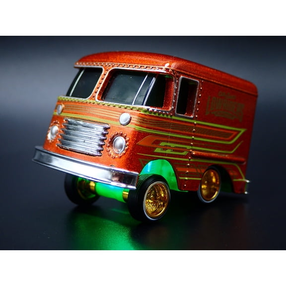 (Open Box) 1954 54 GRUMMAN STEP VAN CAR TUNED LOWRIDER 1/64 SCALE DIORAMA DIECAST MODEL CAR