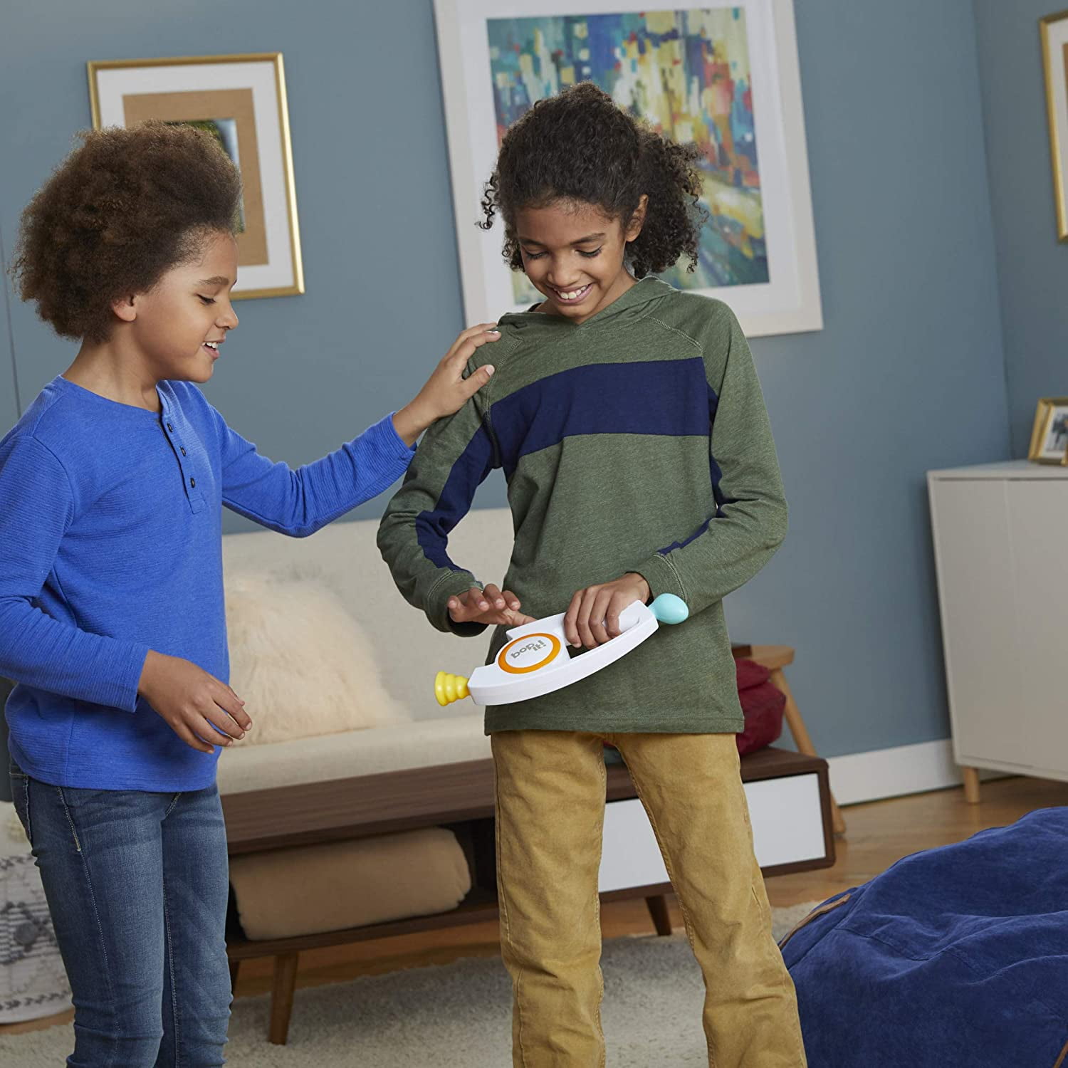 Bop It! Electronic Game for Kids Ages 8 and Up, Kids Board Games for 1+ Players, Kids Gifts