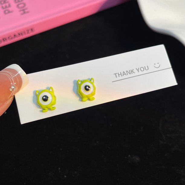 Uñas con forma de oreja de monstruo demonio, lindas, accesorios de Yiwu, puesto de joyería, uñas con forma de hueso de oreja, divertidos pendientes de aguja de plata con dibujos animados