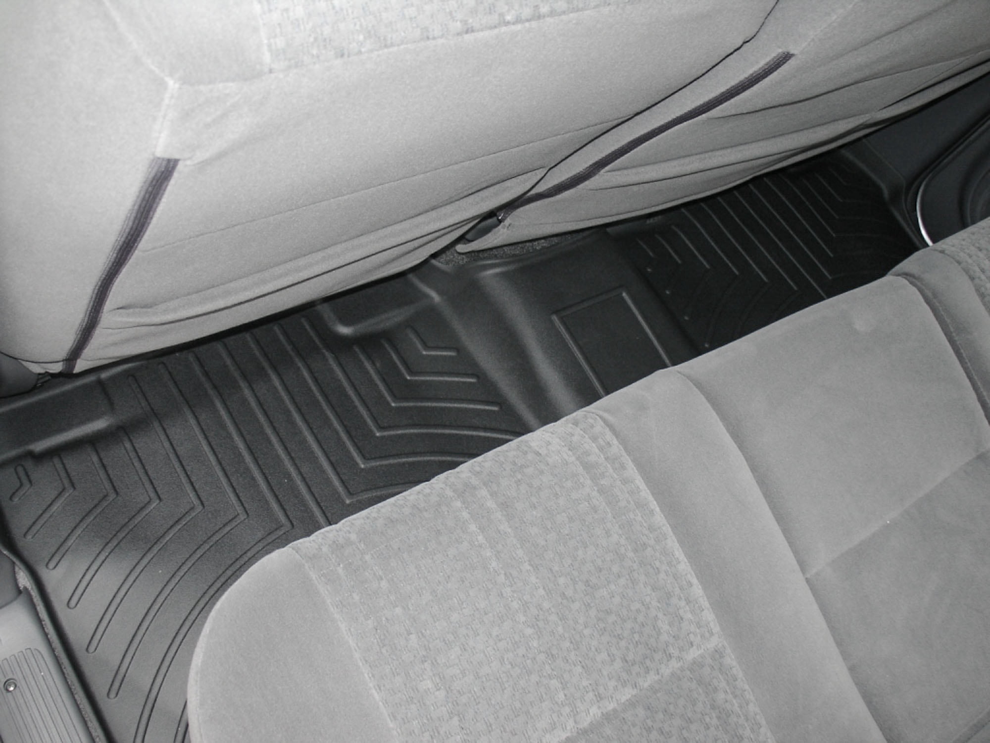 WeatherTech Custom Fit FloorLiners compatible with 2004-2004 Toyota Tundra - 2nd Row, Black