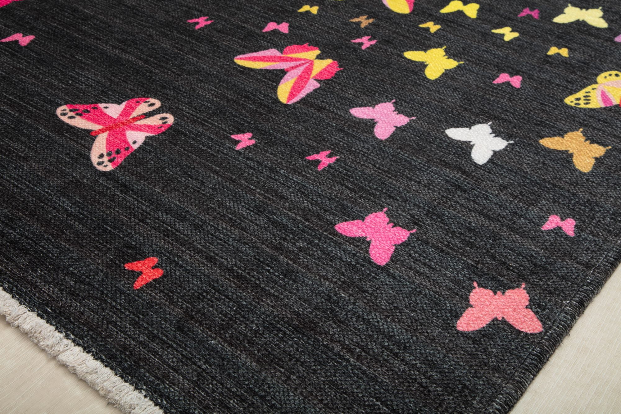 Elizabeth Sutton MI55B Winging It Graphic Modern Black Area Rug, 2'7" x 8'