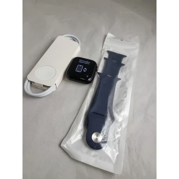 Pre-Owned Apple Watch Series 7 Aluminum 45 mm (GPS + Cellular) Midnight Black (Good)